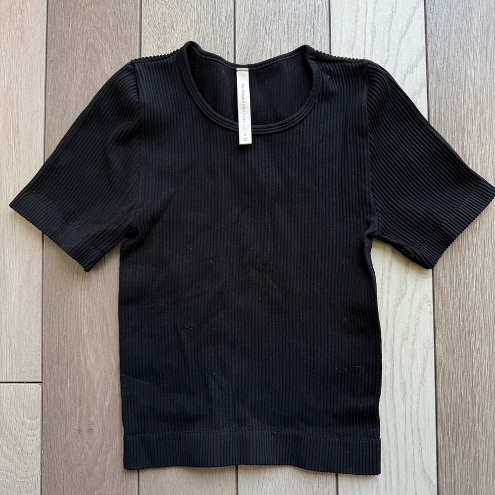 Babaton Black Ribbed Fitted Short Sleeve Tee